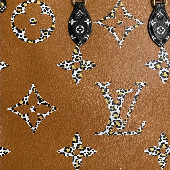 LOUIS VUITTON Jungle OnTheGo GM NWT Monogram Tote - LIMITED EDITION 2019 - Picture 11 of 14